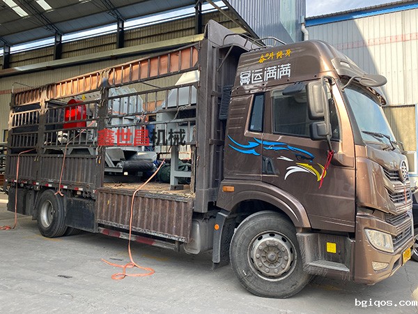 1000型铝箔压块粉碎机发往河北秦皇岛