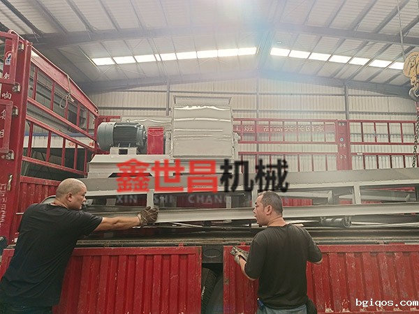 800型水滴式橡胶钢丝粉碎分离机生产线发往新疆