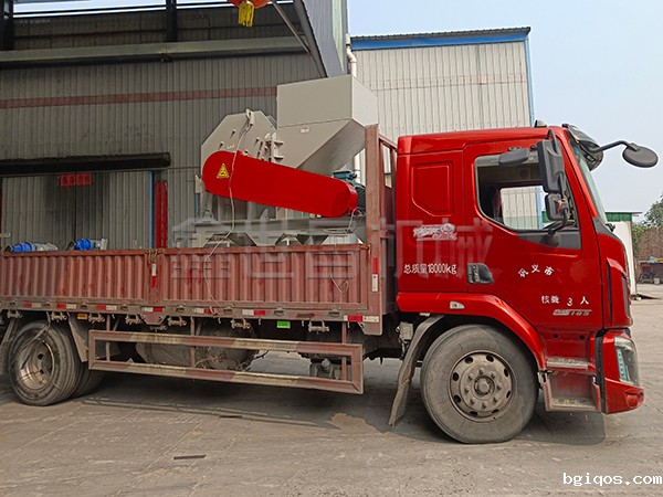 800型花盒破碎机发往安徽