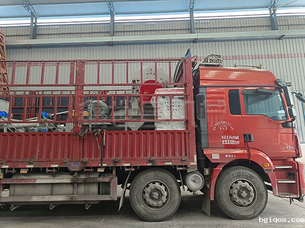 带钉子木材破碎机