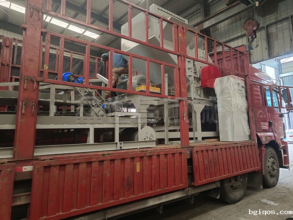 1300型带钉子木材破碎机发往江苏