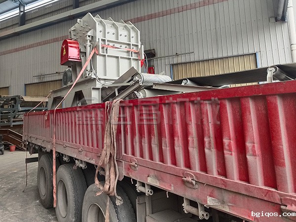 1000型铝箔粉碎机发往河南