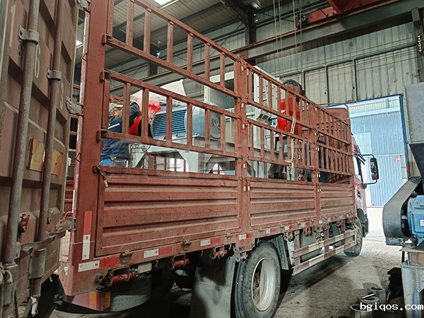 1000型铝箔破碎机发货