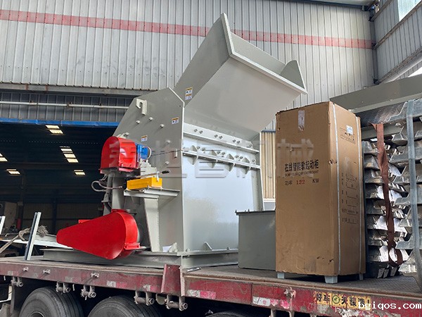 1300型水冷式铝箔粉碎机发往河南