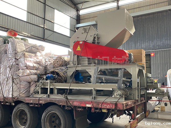 800型花盒破碎机发往贵州