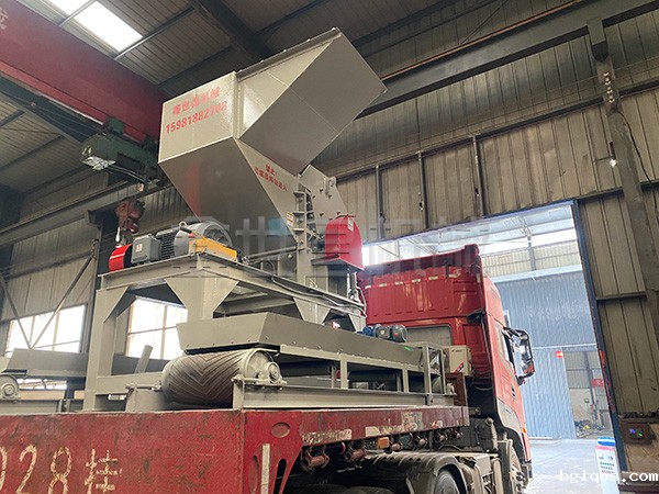 800型加长进料易拉罐破碎机发往福建福州
