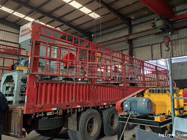 800型易拉罐金属破碎机发往江西