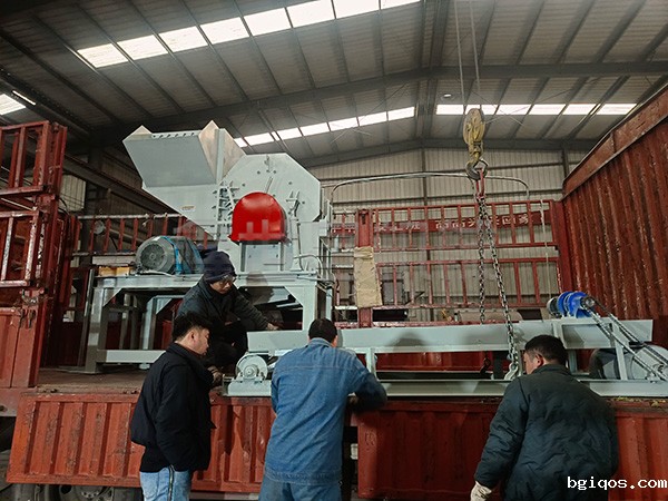 800型易拉罐破碎机发往河南