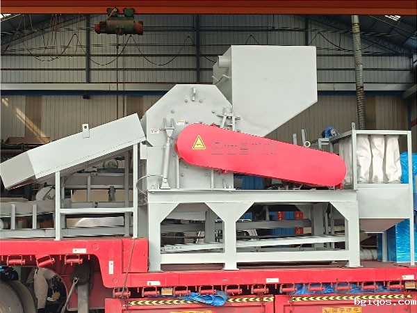 1300型木钉破碎机发往浙江金华