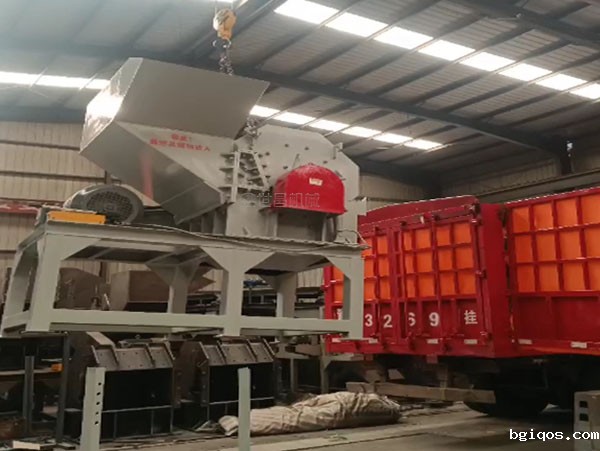 湖南1000型破碎机发货现场