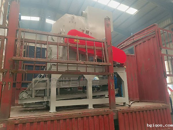 1000型破碎机发往江苏