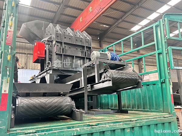 1000型破碎机发往河北