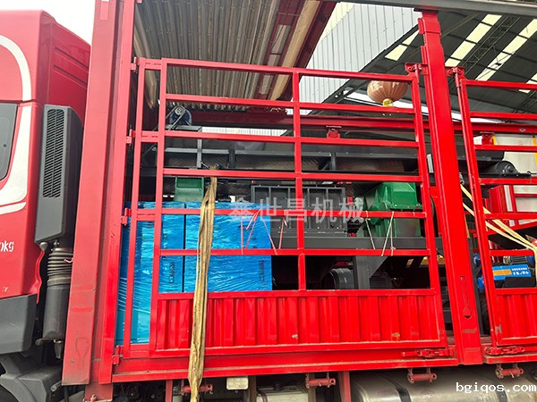 800撕碎机+800破碎机发往海南