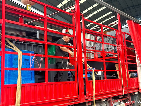 800撕碎机+800破碎机发往海南