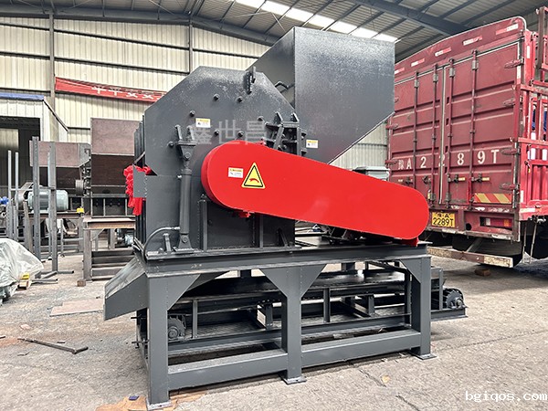 1000型易拉罐破碎机发往湖南