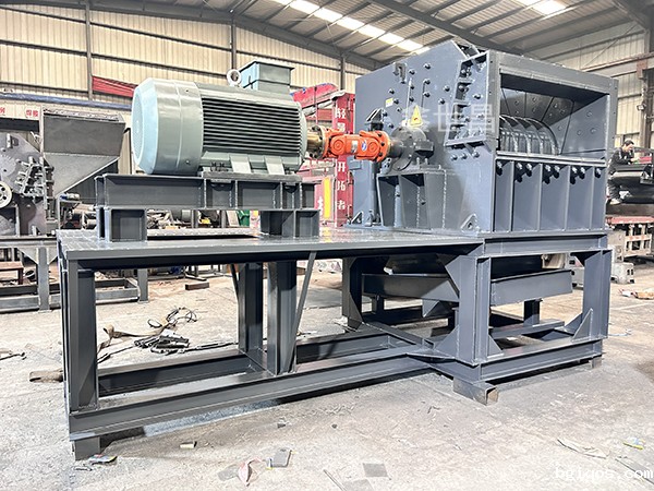 1300重型金属破碎机发货